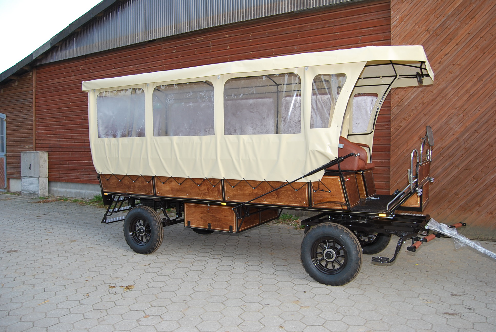 Planwagen für 16 Personen